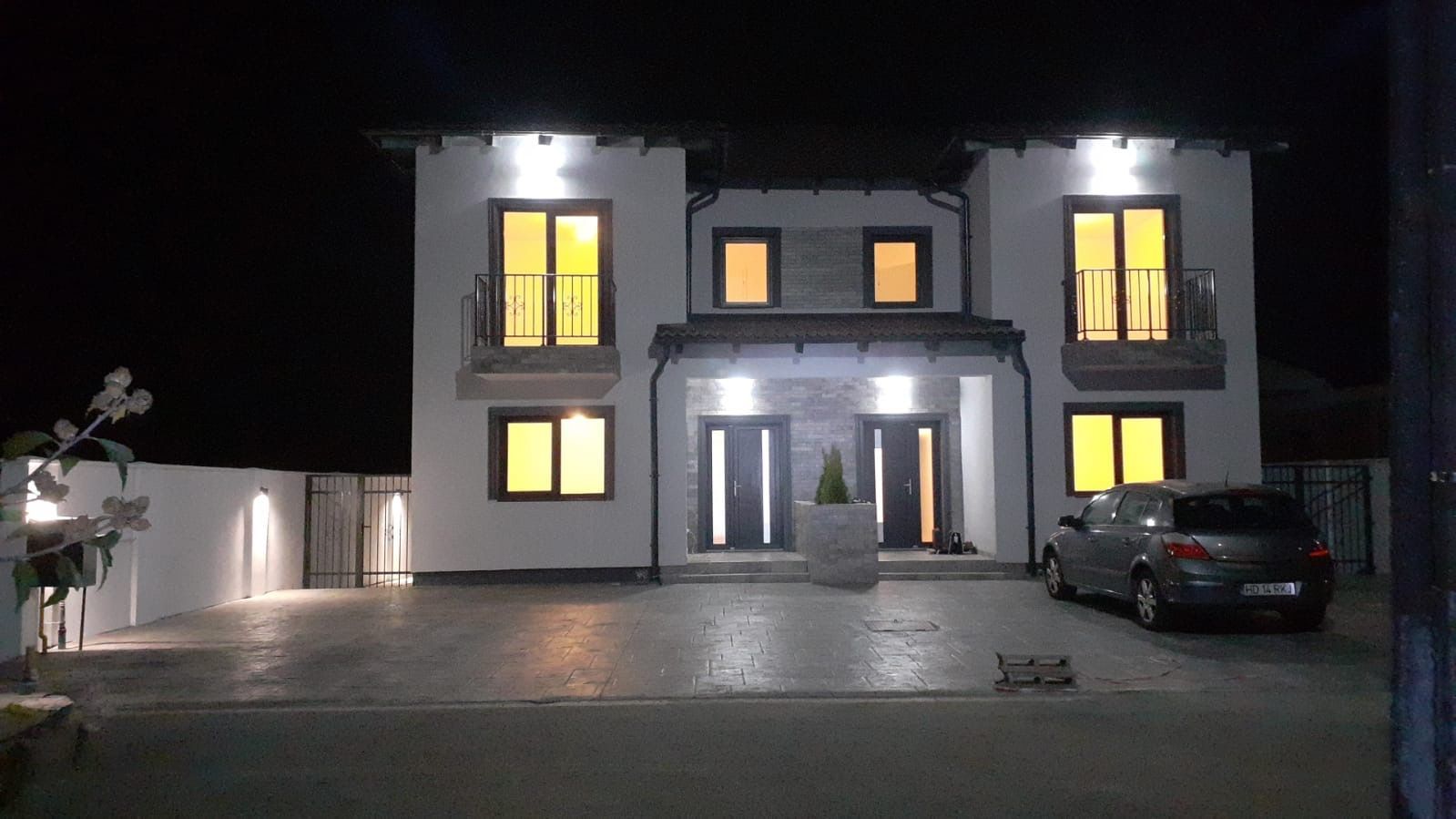 1\2 Duplex Utvin P+E,5 Camere,2 Bai,Toate Utilitatile - Poză 2