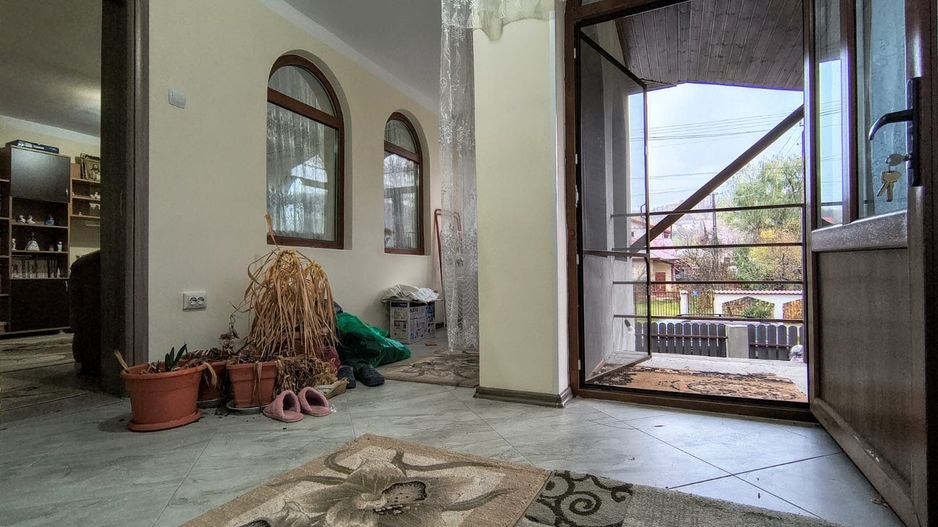 Casa de vânzare în Malu cu Flori- liniște, natura și aer curat! - Poză 5
