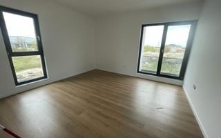 Decomandat. Zona Buziasului. Parcare in curte. - Poză 4