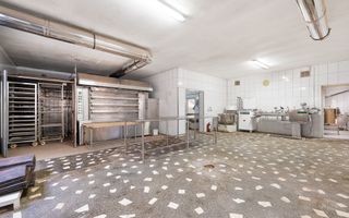 Spațiu de producție cu dotări complete: brutărie, patiserie și magazin - Poză 8
