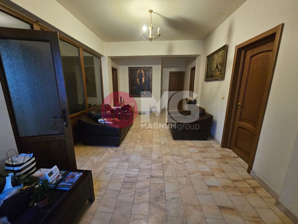 Casă Impresionantă de Vânzare Vitan ideal pentru Locuință sau Business - Poză 4