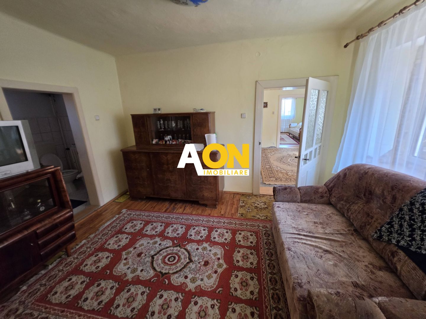 Casa cu 4 camere, 2024 mp teren, la asfalt, cu utilitati, Vintu de Jos - Poză 11
