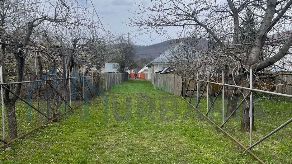 Casă de vânzare cu teren în comuna Vânători Neamț – zonă centrală - Poză 1