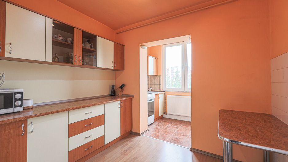 Rezervat Apartament cu 3 camere decomandat in Zona 300 - Poză 1