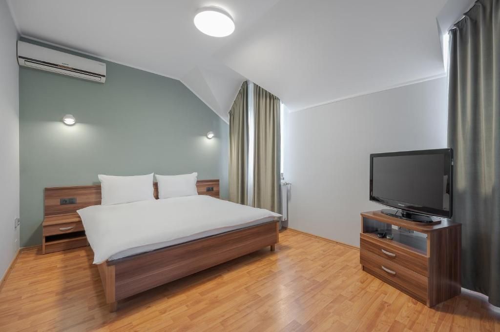 Complex turistic pe un domeniu de 5.375 mp | Sânmartin - Poză 7