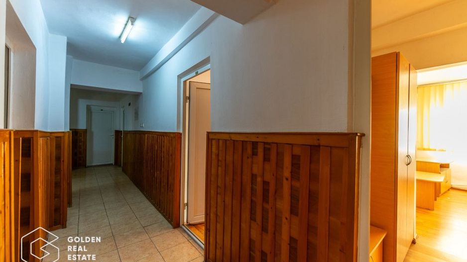 Cladire cu 24 camere, langa Castelul Regal Savarsin - Poză 21