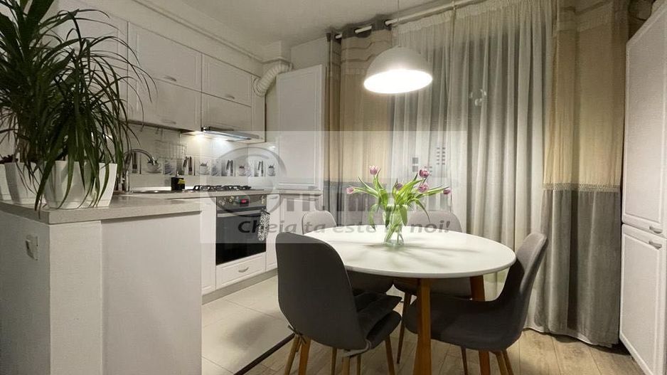 Apartament 3 camere Sadoveanu Copou 180 000 euro - Poză 1