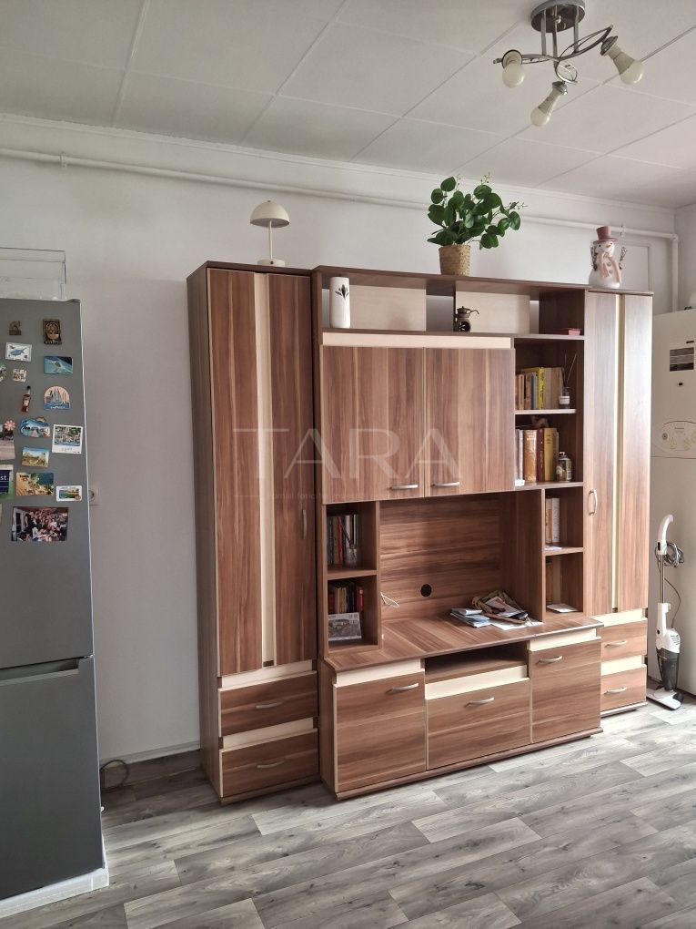 Apartament 2 camere decomandat, etaj 1, renovat parțial. - Poză 3