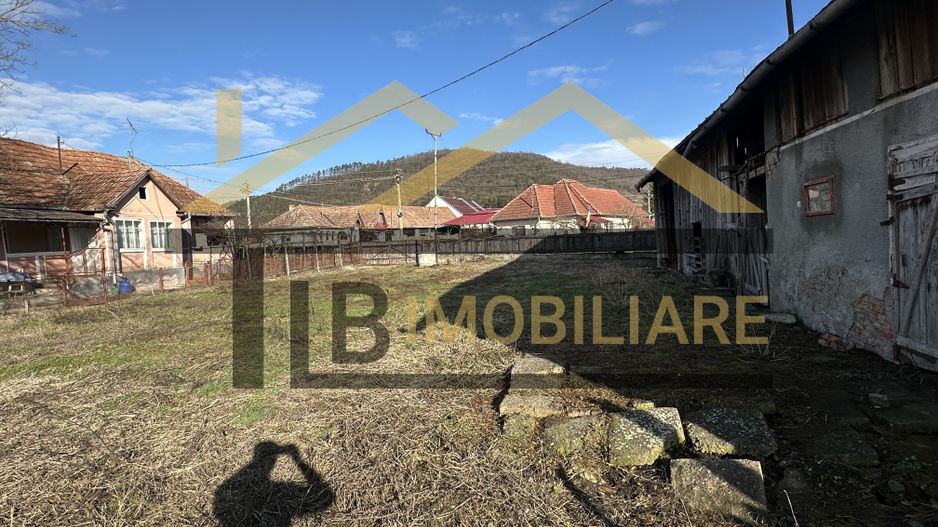 Casa de vanzare 4 camere, 2240mp teren, Zona Raciu - Poză 1