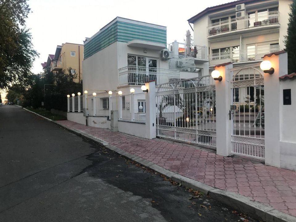 Proprietate ideală pentru locuință și afacere turistică în Eforie Nord - Poză 3