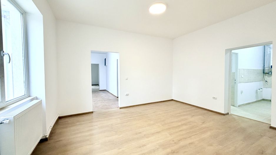 Spațiu comercial de închiriat – artera principală în nordul orașului. - Poză 2