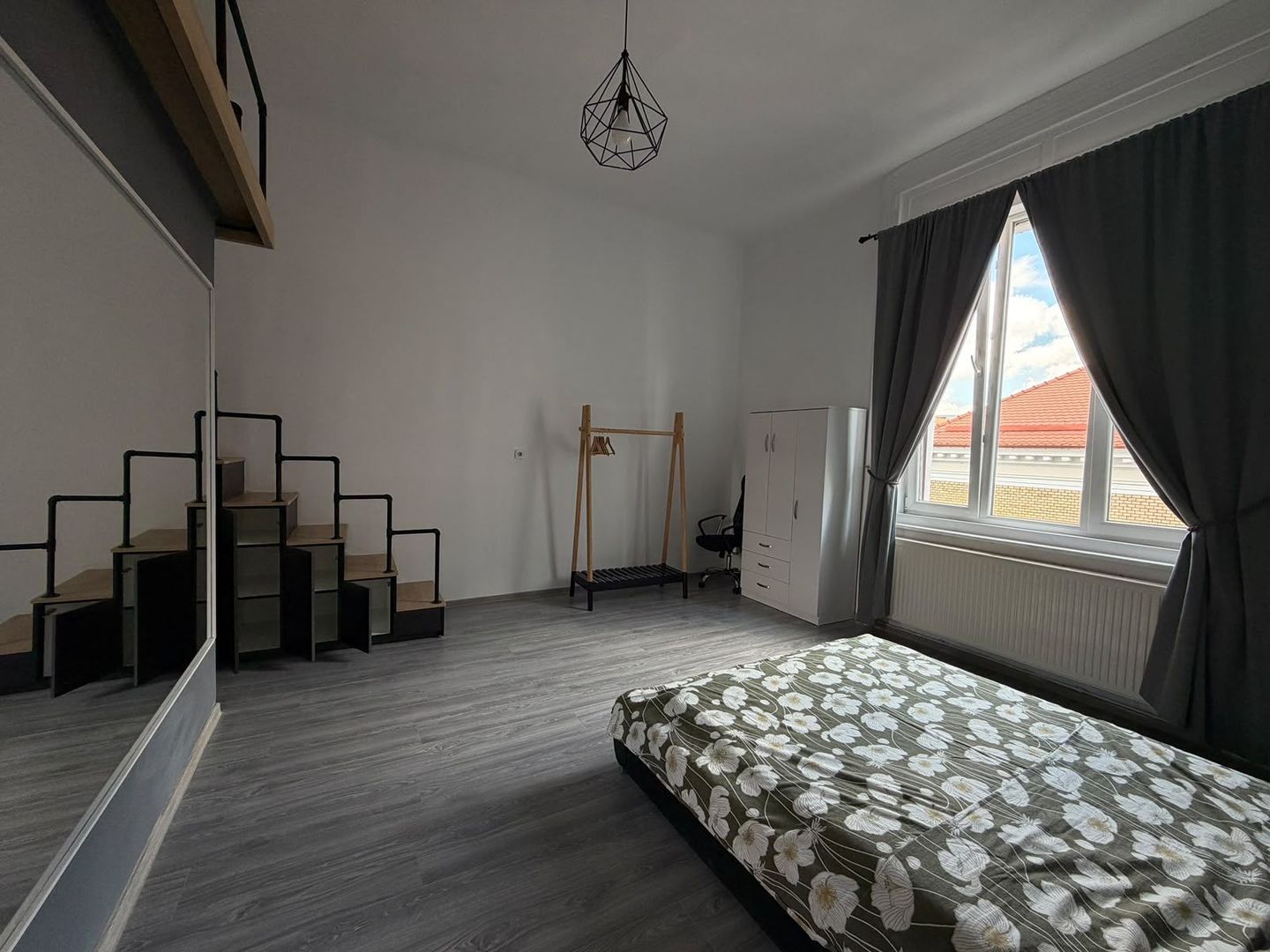 Apartament cu 3 camere | 80 mp | Ultracentral | UMF - Poză 1