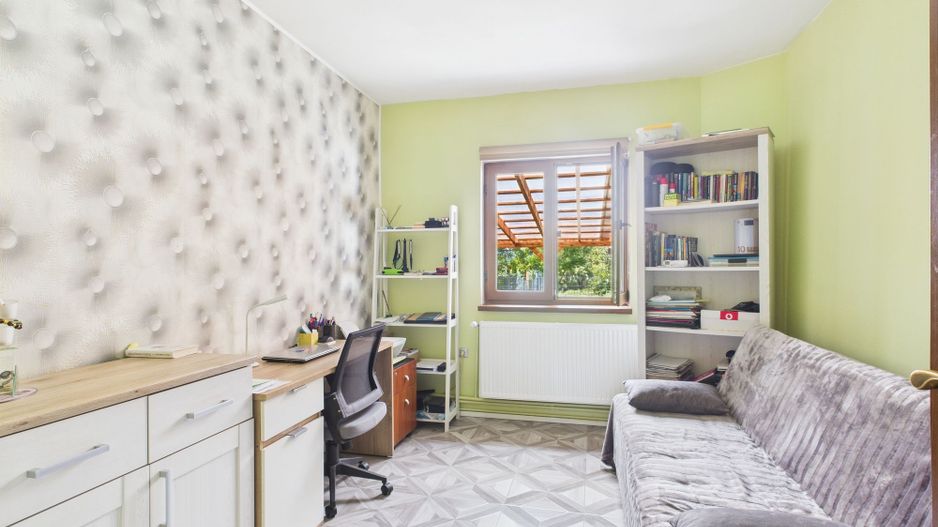 Vilă spațioasă cu 6 camere în Dumbrăvița - Poză 18