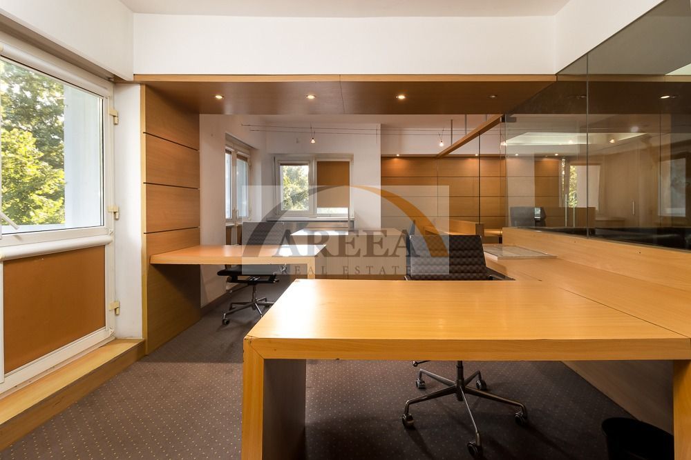 UNIRII FANTANI - 5 camere de vanzare - investitie rara si eleganta - Poză 3