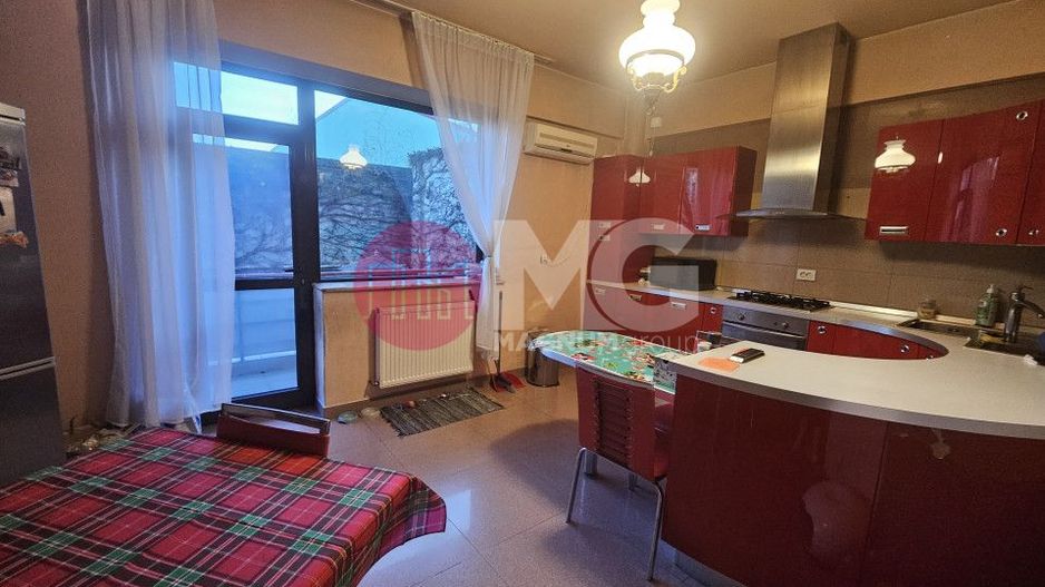 Casă Impresionantă de Vânzare Vitan ideal pentru Locuință sau Business - Poză 8