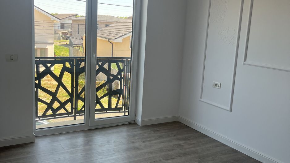 Jumătate de duplex premium, 120 mp utili, teren 256 mp, garaj și 3 dor - Poză 9