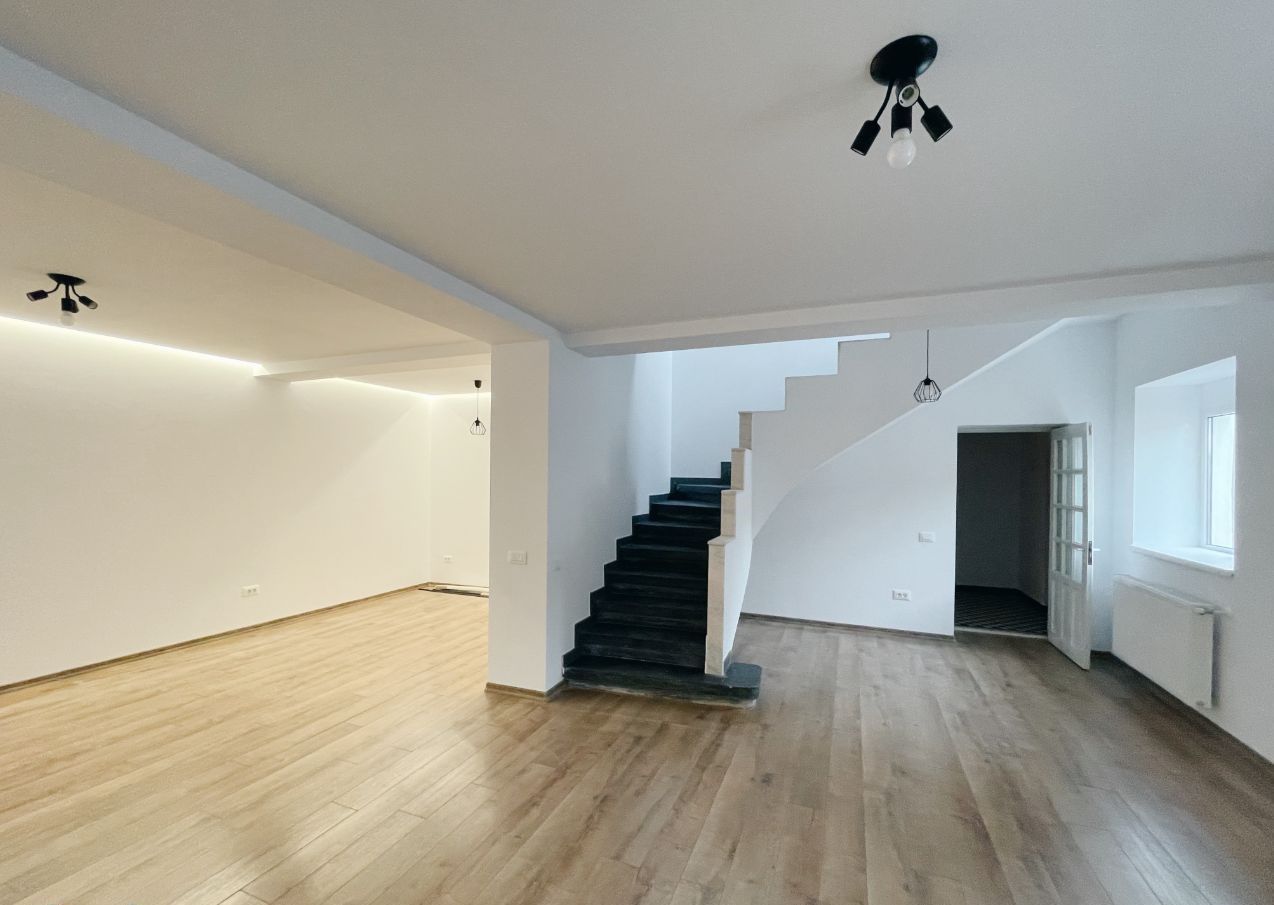 Vila cu terasa si curte de inchiriat (ideal firma), Parcul Carol - Unirii - Poză 2