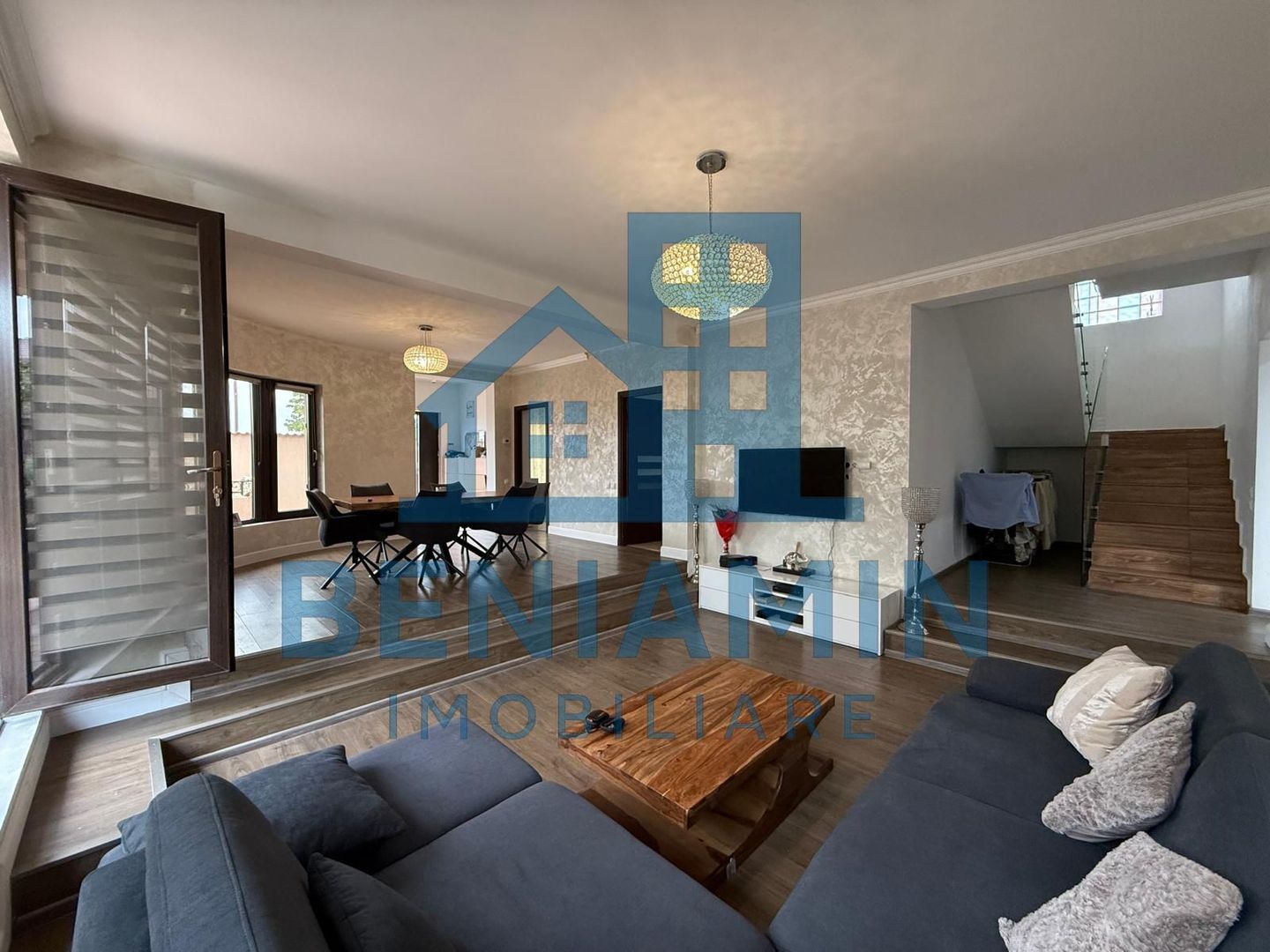 Casa-P+1-Piscina-Garaj-248mp totali-Foisor-Toate utilitatile-Libera - Poză 5