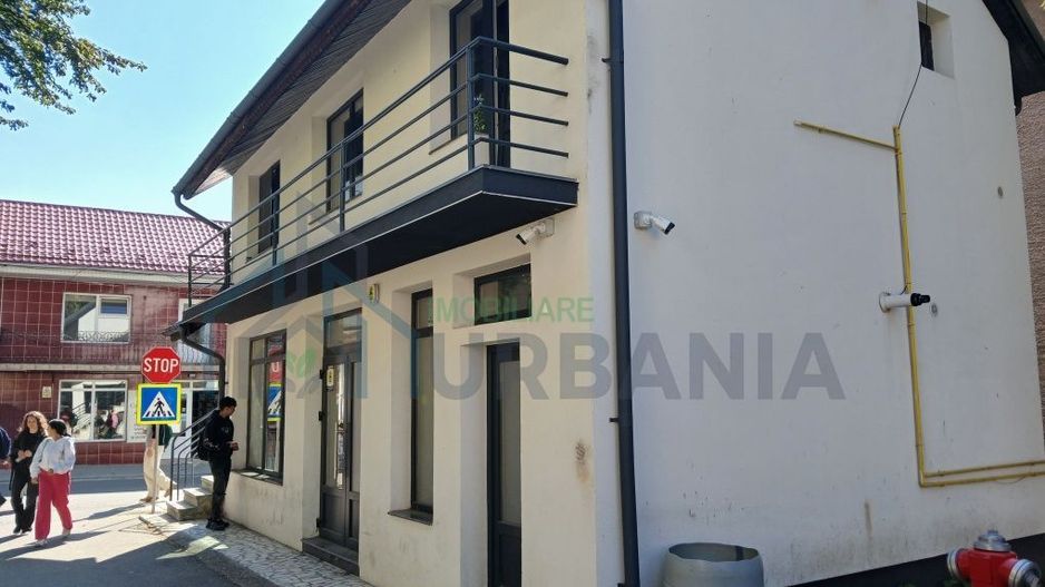 Clădire de vânzare cu spațiu comercial la parter și apartament la etaj, lângă Liceul Mihail Sadoveanu, Pașcani - Poză 4