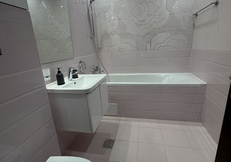 Apartament cu 2 camere cu centrala proprie la 7 min de metrou Piata Muncii - Poză 3