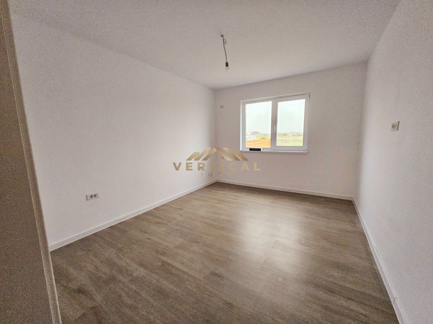 Casa pe un singur nivel cu 3 camere - com Berceni - Poză 13