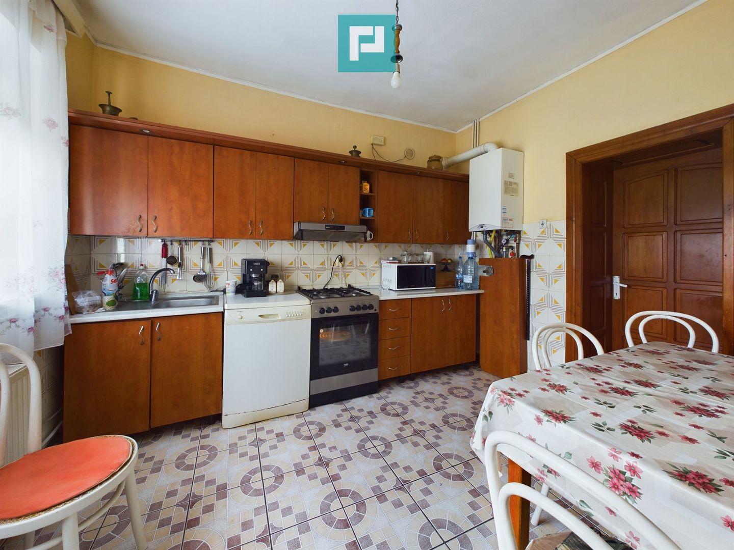 Casă clasică în Chișineu-Criș - Poză 19