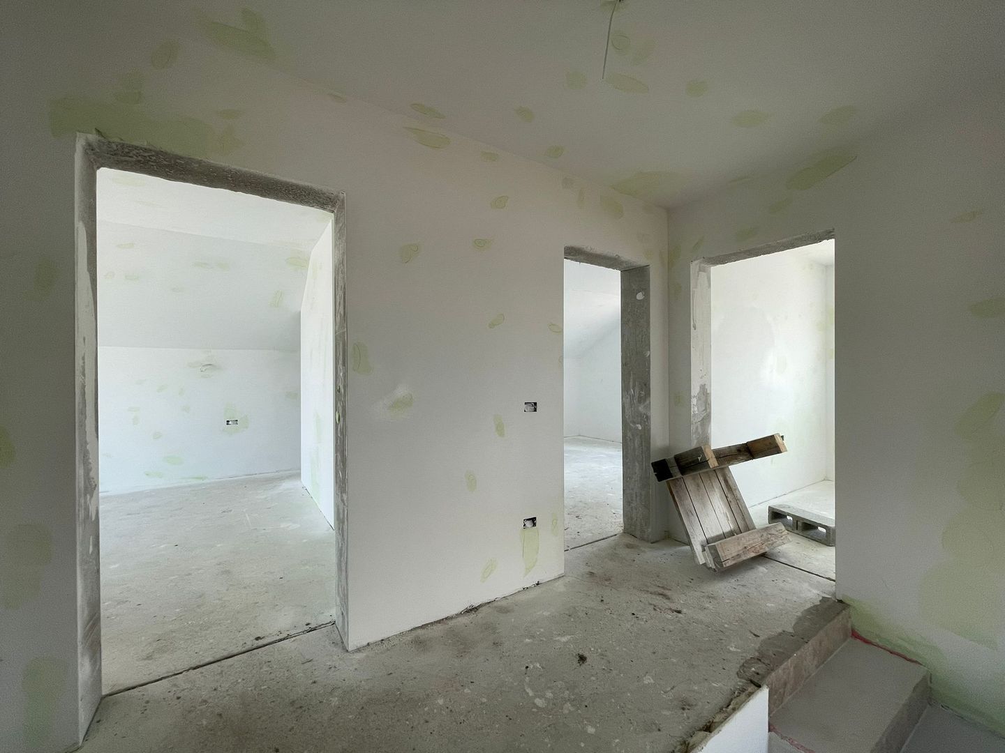 Casă individuală cu garaj-Moșnița Veche - Poză 6