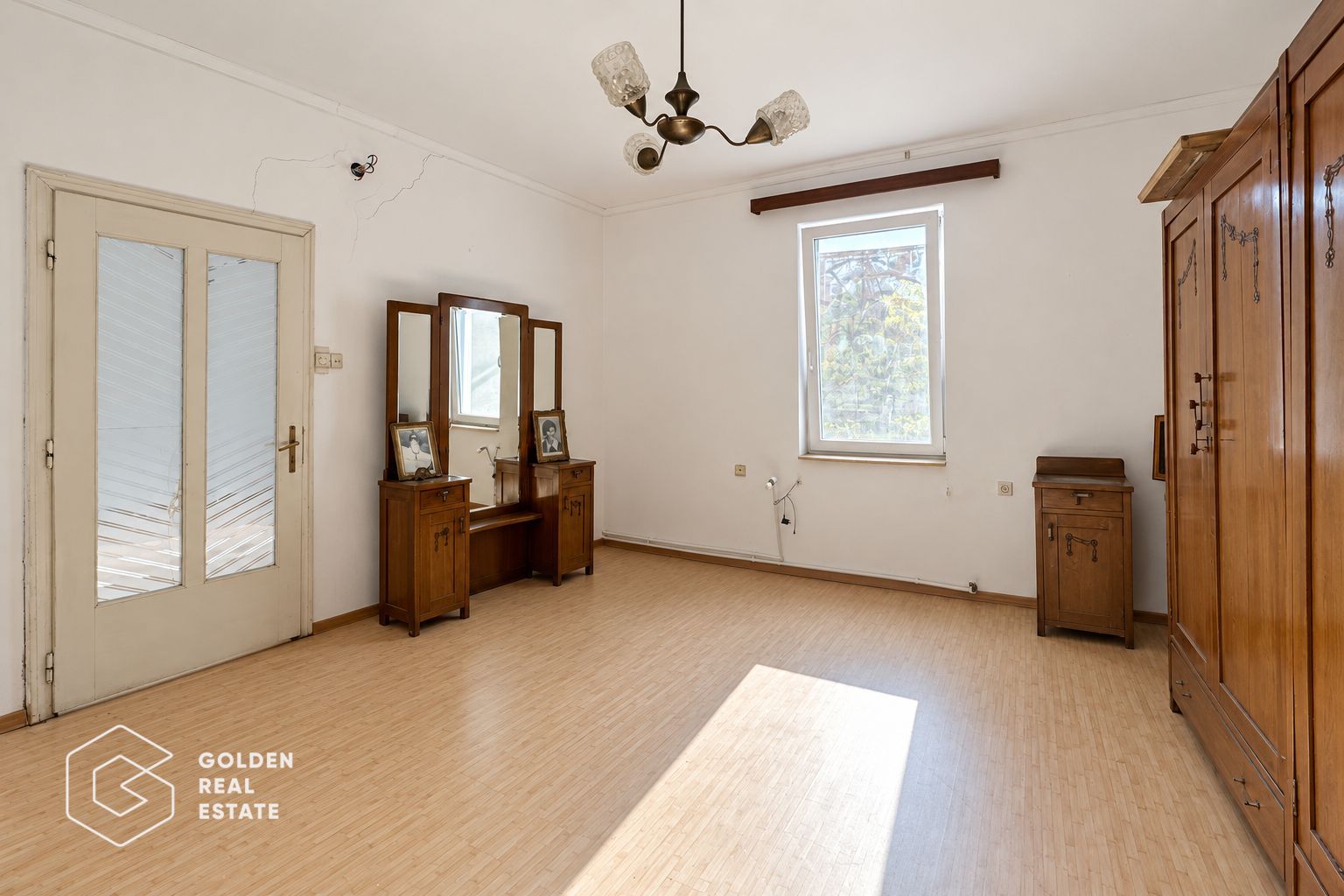 Casa solida cu teren intravilan de 1.555 mp, Sebis, jud. Arad - Poză 1