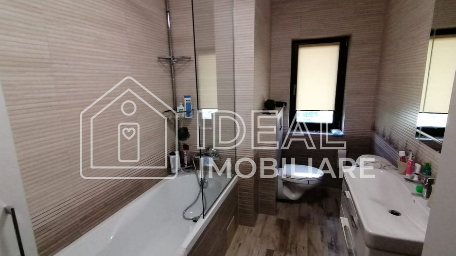 Casa moderna cu 4 camere, La  CHEIE in Poplaca - Poză 12