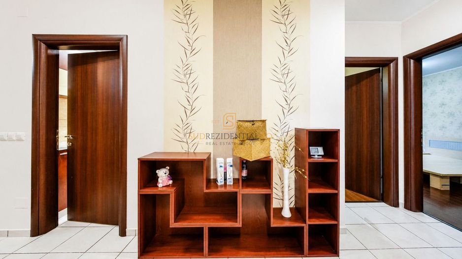 Apartament 3 camere, complet mobilat, decomandat, etaj intermediar - Poză 20