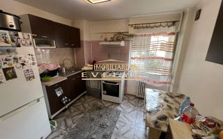 De vanzare apartament 4 camere, etaj 2, Str. Calea Nationala ( Farmacia Husac ) - Poză 2