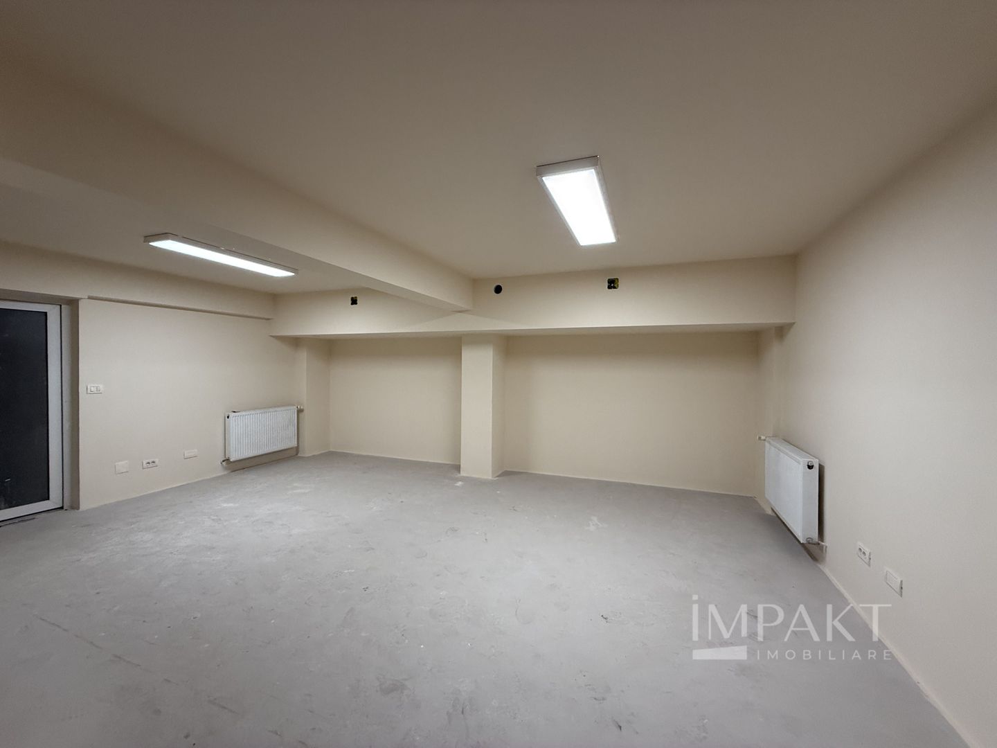 Spatiu de 450 m2 Piata Cipariu, ideal depozit curierat, arhivare, etc - Poză 1