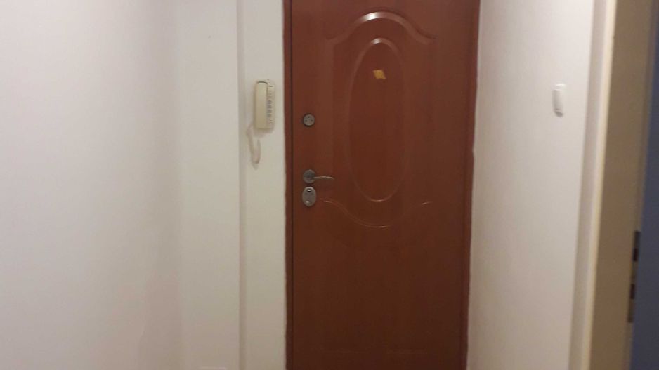 Vând apartament 3 camere , micro 17, destinație spțiu comercial - Poză 4