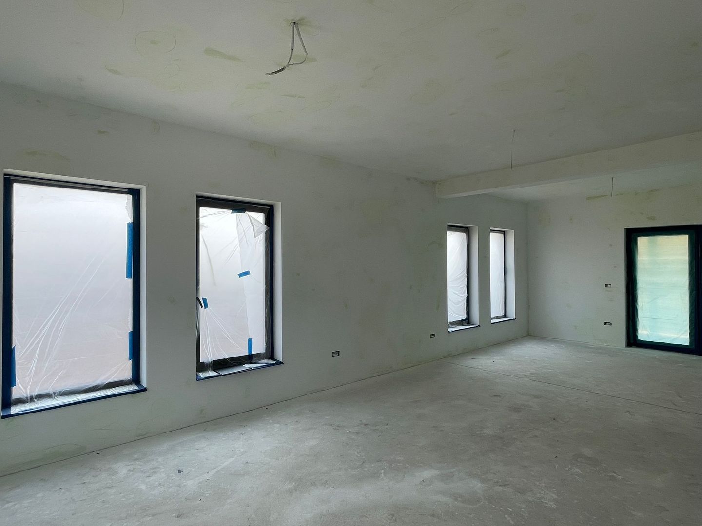 Casă individuală cu garaj-Moșnița Veche - Poză 2