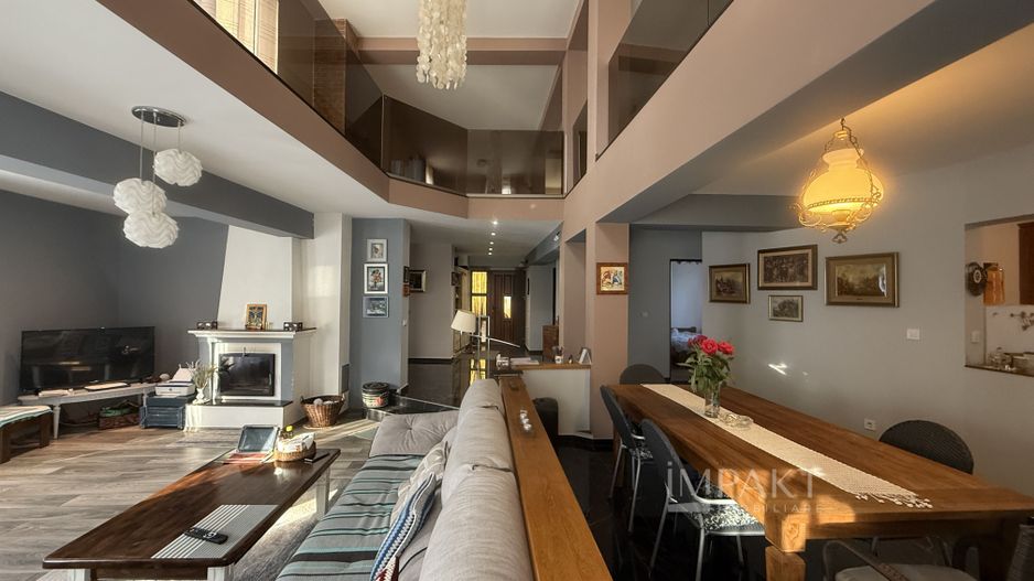 Vila deosebita cu 5 camere pe o strada privata in Borhanci - Poză 1