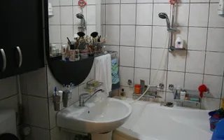 Apartament cu 4 camere, 82 mp, 2 băi și 2 balcoane, zona Câmpului. - Poză 12