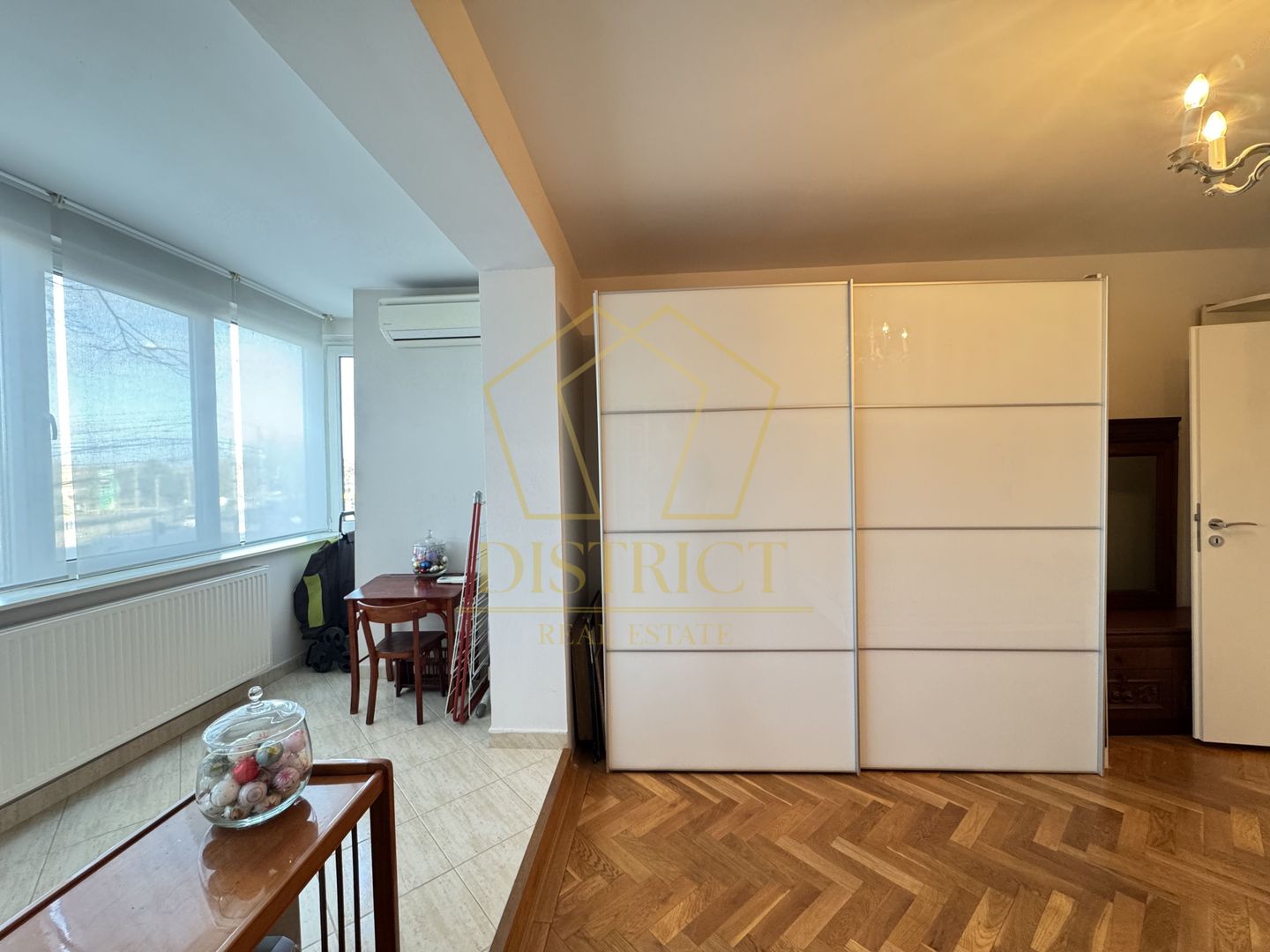 Apartament spatios cu 4 camere si garaj | Spitalul Judetean - Poză 8