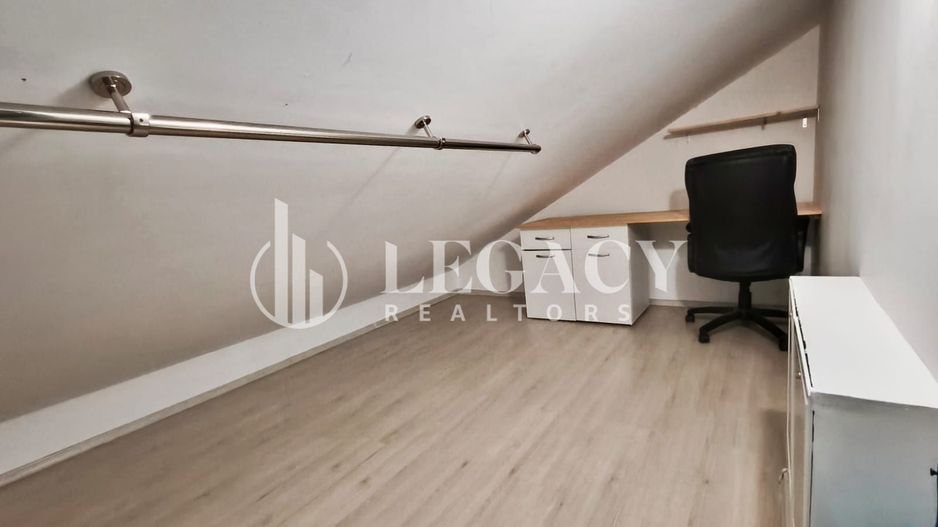 Locuință cochetă la mansardă, cu balcon și boxă de depozitare - Poză 9