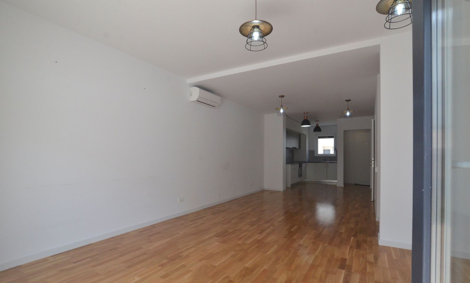 Inchiriem casa insiruita 5 camere partial mobilata - Poză 2