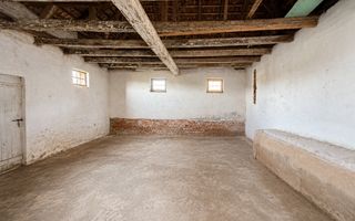Casa cu istorie in Petrovaselo - Poză 10