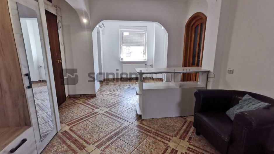 De închiriat apartament cu 4 camere, Bd. Decebal - Poză 9