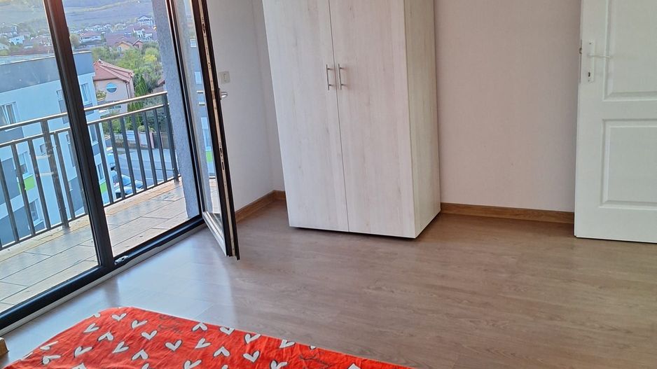 Apartament cu 3 camere de vanzare - Poză 4