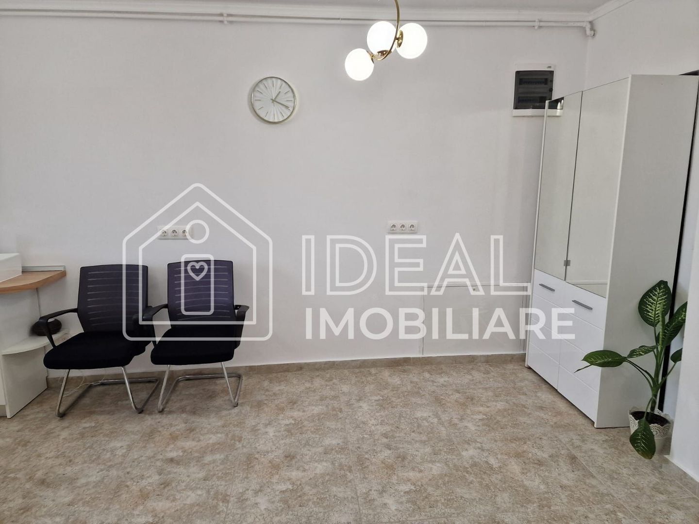 Inchiriem camera intr-un salon de infrumusetare - Poză 3