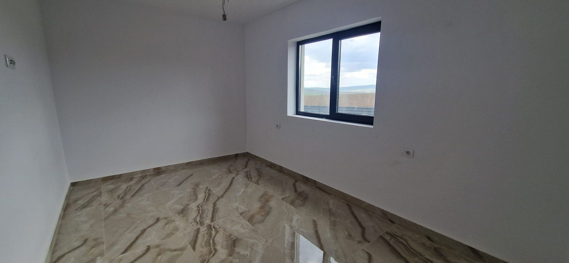 Casa plan parter 3 camere 70 mp/teren 400 mp Ciurbesti 149000 euro - Poză 7