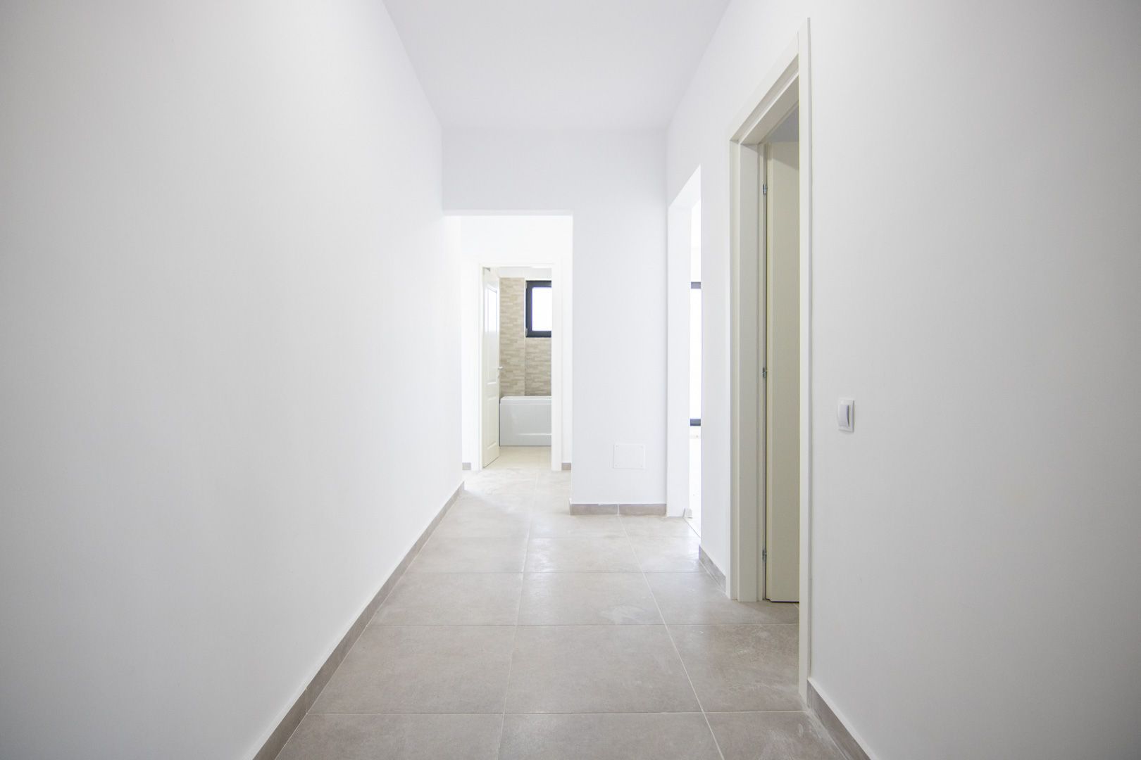 2 camere, 55 mp, etaj 2, centrala proprie, bucatarie inchisa, Autogara Militari - Poză 3