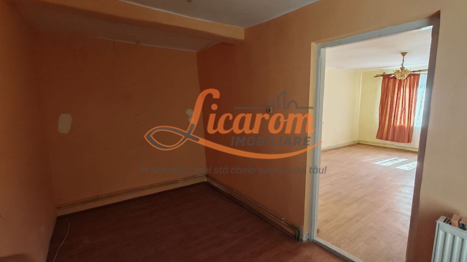 Casa singur in curte zona ZONA ISTORICA langa Seminarul Teologic - Poză 12