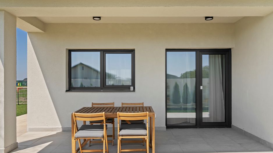 PORUMBESCU RESIDENCE | Vila Green + Renault Clio Evolution E-Tech Hybrid 2024 - Poză 11