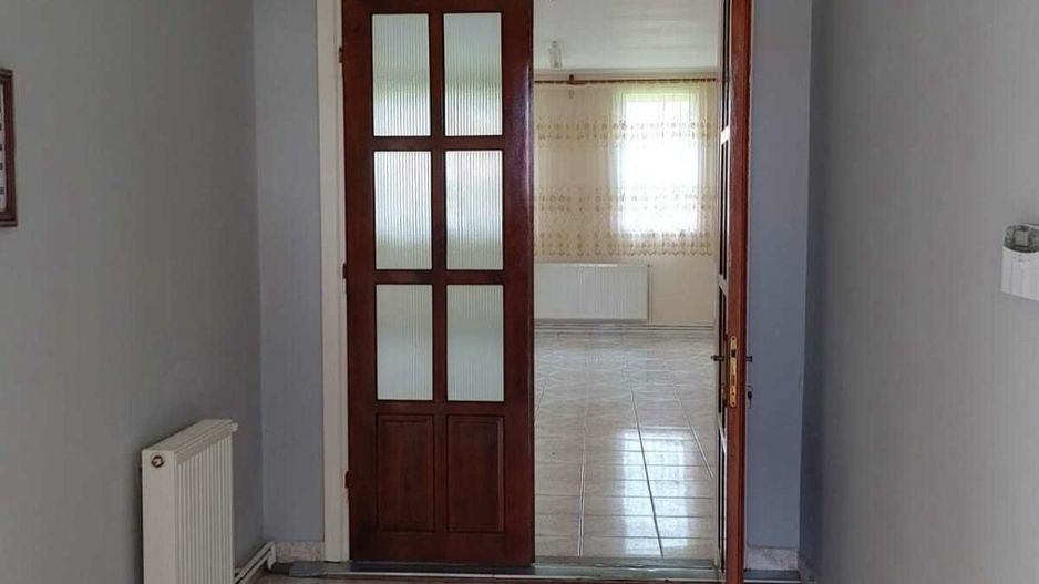 Vand casa in Acas judetul Satu Mare 136 mp si teren 710 mp - Poză 4