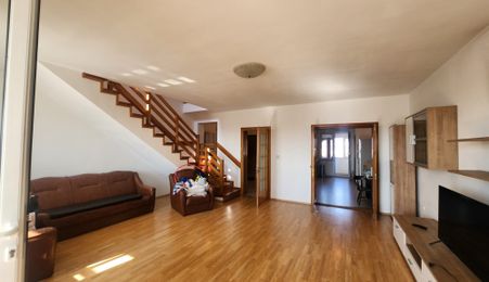 Apartament de vanzare Gh. Doja pe 3 nivele - Pitesti