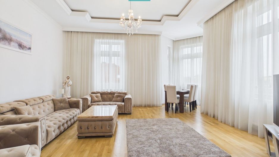 Apartament deosebit în clădire istorică central - Poză 1